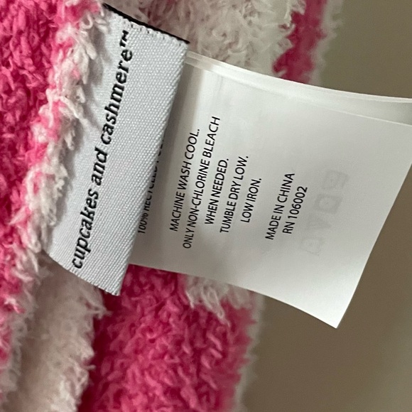 NEW Cupcakes & Cashmere PINK GHOST Throw 👻💗 viral fuzzy blanket tik tok - Picture 3 of 7